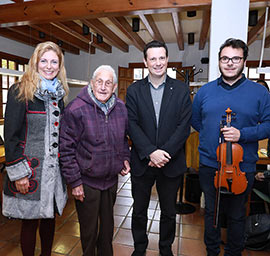 José Navarrete cumple 100 años escribiendo poesías en la Biblioteca de la Casa Abadía de la Fundación Caja Castellón