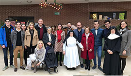 Los populares visitan como es tradición en Navidad el centro el Hogar Virgen del Lidón de las Hermanitas de los Ancianos Desamparados