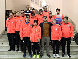 El equipo de fútbol Primer Toque EDI visita el Ayuntamiento de Castellón