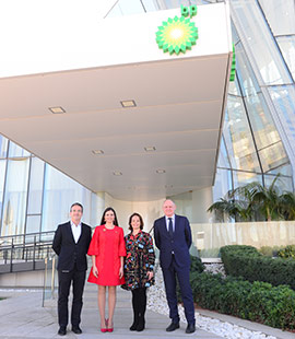 La reina de las fiestas de la Magdalena visita la Refinería BP de Castellón