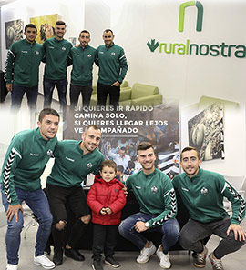 César, Carles, Calavera y Rubén Díez firmando autógrafos en Ruralnostra