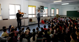 El mago Yunke en el colegio Herrero