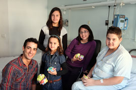 Castellón Activa visita a los niños hospitalizados
