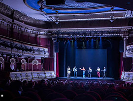 Ideas para disfrutar del teatro en casa