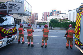 Los bomberos de Castelló homenajean a las trabajadoras de las residencias de mayores