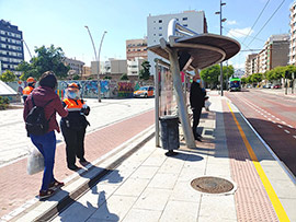 Castelló reparte 25.000 mascarillas entre personas que se desplacen al trabajo en transporte público