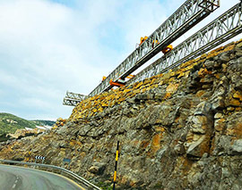 Comienza la colocación de las vigas en los viaductos de la N-232 en el término de Morella