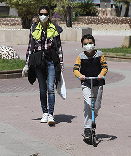 Primer día en el que los menores de 14 años salen a la calle