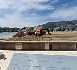 Oropesa prepara sus playas para el verano rellenando Amplàries y Morro de Gos con el excedente de La Concha