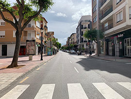Benicàssim cerrará al tráfico la calle Santo Tomás y avenida Castelló las tardes del viernes, sábado y domingo