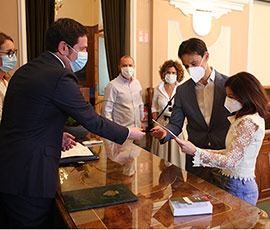 Dos matrimonios civiles en el Ayuntamiento de Castellón tras el covid-19