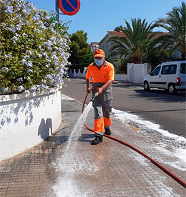 Benicàssim mantiene el refuerzo de limpieza y desinfección en zonas vulnerables