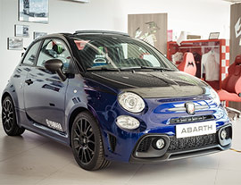 Los nuevos Abarth 595 Scorpioneoro y Monster Energy Yamaha ya están en la exposición de Comauto Sport