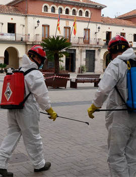 El Consorcio Provincial de Bomberos desinfecta las localidades de Nules y Vinaròs para reforzar las acciones frente a la pandemia de la Covid-19