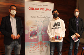 Rubén Adelantado Turlo presenta en Benicàssim su primera novela ´´Cristal de Luna´´