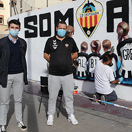 Elaboración de un grafiti cuya temática está relacionada con el CD Castellón