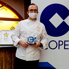 Antonio García Blanch recoge el primero de los VI Premios GastroCope Castellón