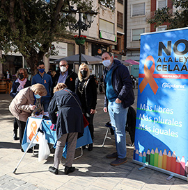 El partido Polular recoge firmas contra la ley de educación