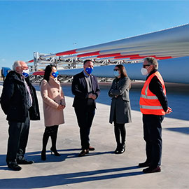 Rafa Simó y Tania Baños visitan la campa de almacenamiento y operaciones de cargas de proyectos y equipos eólicos de Integral Shipping