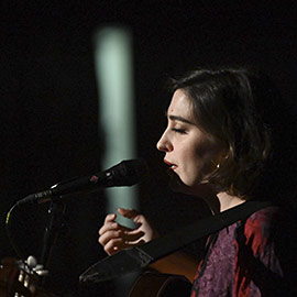 Concierto de la violinista, compositora y cantante, María de la Flor