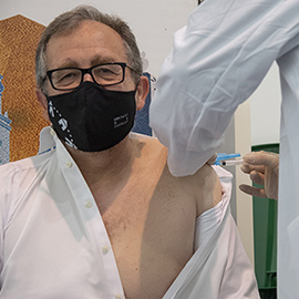 José Martí recibe la primera dosis de AstraZeneca en Vila-real y anima a toda la población a vacunarse cuando sea llamada por la autoridades sanitarias