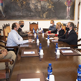 La Diputación de Castellón y la patronal Altur Hosbec Castellón estudian cambios en el modelo de 'Castellón Sénior' para adaptarlo al mercado actual