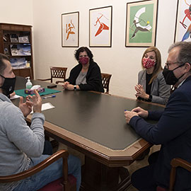 La Diputación y Apesocas cooperaran en la implantación de la lengua de signos en la agenda institucional provincial