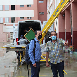 Mezquita supervisa el traslado del CEIP Herrero