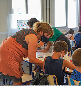 Ribera visita las escuelas municipales de verano
