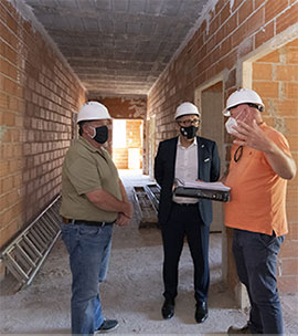 El presidente de la institución provincial visita las obras de la residencia San Antonio Abad de Villahermosa del Río