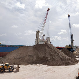 PortCastelló crece un 11% y cierra el mejor mes en graneles sólidos