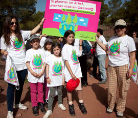 La Concejalía de Sostenibilidad y la sociedad castellonense plantan más de 400 árboles