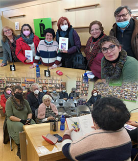 María Fonellosa presenta su diario emocional en el poemario ``Ángeles de Papel´´