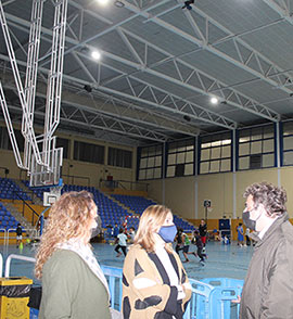 Benicàssim inicia la reparación de la cubierta del polideportivo municipal