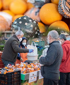 Papeles de seda y una jornada gastronómica en la Fira de la Taronja de Castelló