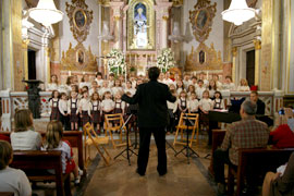 La orquesta y coro de Lledó International School dan inicio a la Semana Santa con un concierto extraordinario en la Basílica