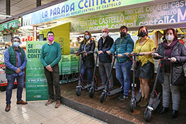 El Mercat Central entrega los cinco patinetes sorteados en la campaña de compras navideñas