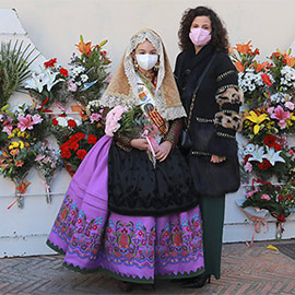 Benicàssim honra a sus patrones con ofrenda de flores y procesión