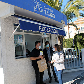 Benicàssim refuerza la campaña ´Tu mascota, tu responsabilidad´ en hoteles y campings