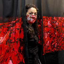 Arte y reflexión contra la violencia de género con la exposición de Ana Beltrán en ECO Les Aules