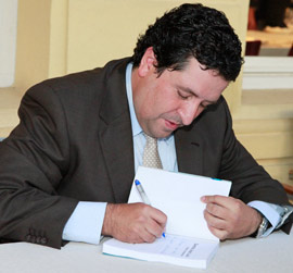 Javier Moliner en la presentación del libro 