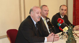 Vicente del Bosque recoge en Castellón el galardón a la Excelencia 2011.