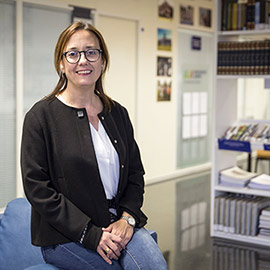 La profesora de la UJI Elsa González difunde el proyecto europeo ETHNA System en el podcast «RRI Explained»