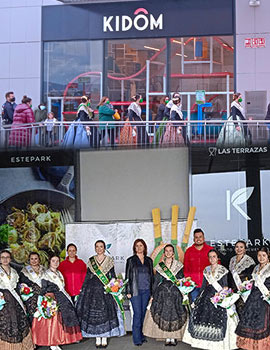 Las Reinas y Damas de Castellón visitan el Centro Comercial Estepark el jueves de Magdalena