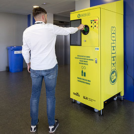 La Universitat Jaume I apuesta por RECICLOS e incorpora en el campus máquinas que recompensan por reciclar