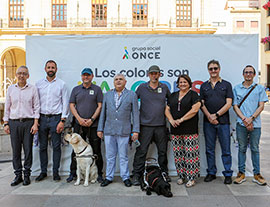 Castelló celebra una jornada para dar a conocer la labor de los perros guía de la ONCE