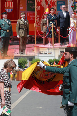 Onda homenajea a las Fuerzas Armadas y muestra su orgullo español en una multitudinaria Jura de Bandera