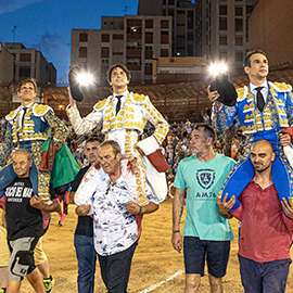 El Juli, Manzanares y Roca Rey, puerta grande y tarde para el recuerdo
