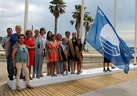 Benicàssim iza la bandera azul en sus cinco playas