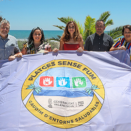 Castelló iza por segundo año la bandera de ´Playa sin Humo´ en el Serradal
